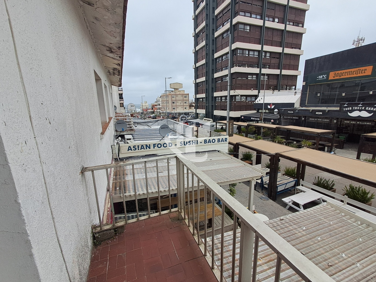 Apartamento ID.1494 - PUNTA DEL ESTE PENINSULA APARTAMENTO DE 3 DORMITORIOS Y DEPENDENCIA EN VENTA