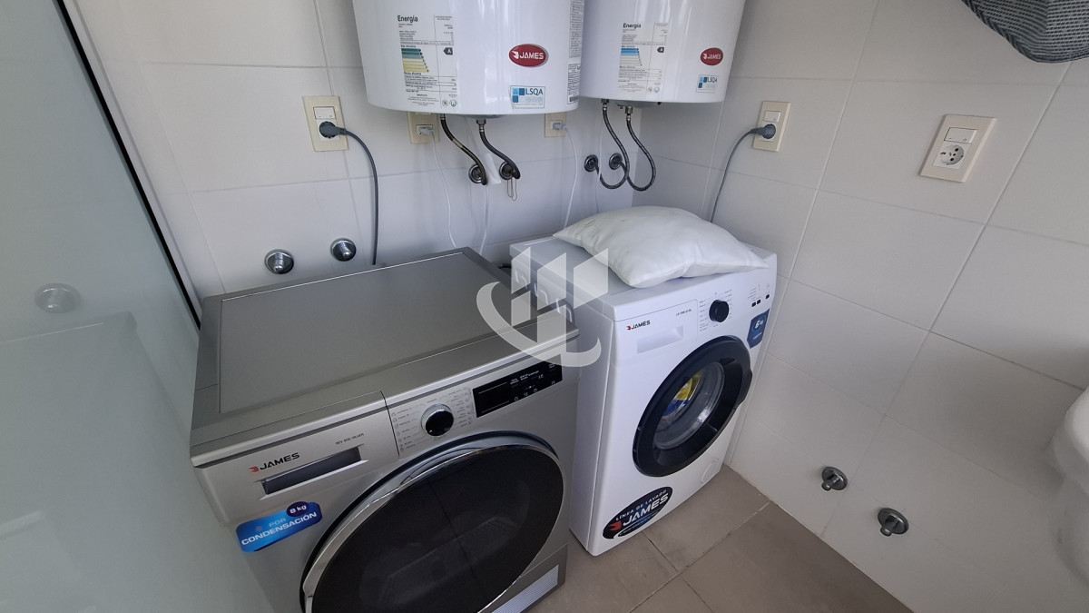 Apartamento ID.2434 - Alquiler invernal, 3 dormitorios y dependencia, Brava, Primera linea, Punta del Este