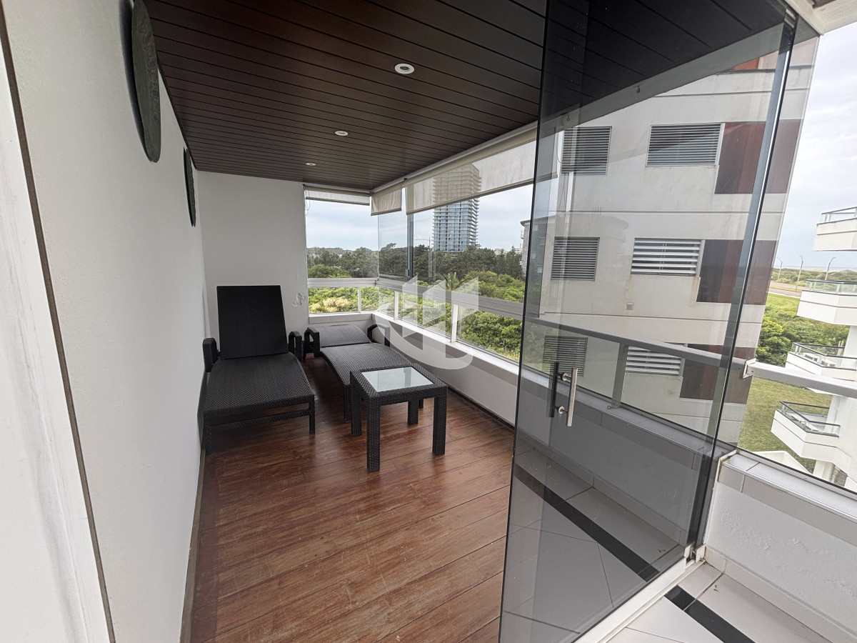 Apartamento ID.2277 - PUNTA DEL ESTE - PLAYA BRAVA - APARTAMENTO DE 4 DORMITORIOS EN SUITE Y DEPENDENCIA - VENTA