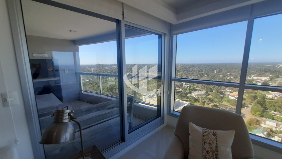 Apartamento ID.896 - Alquiler temporario, 2 dormitorios mas dependencia, piso alto, vista, Brava, Punta del Este.