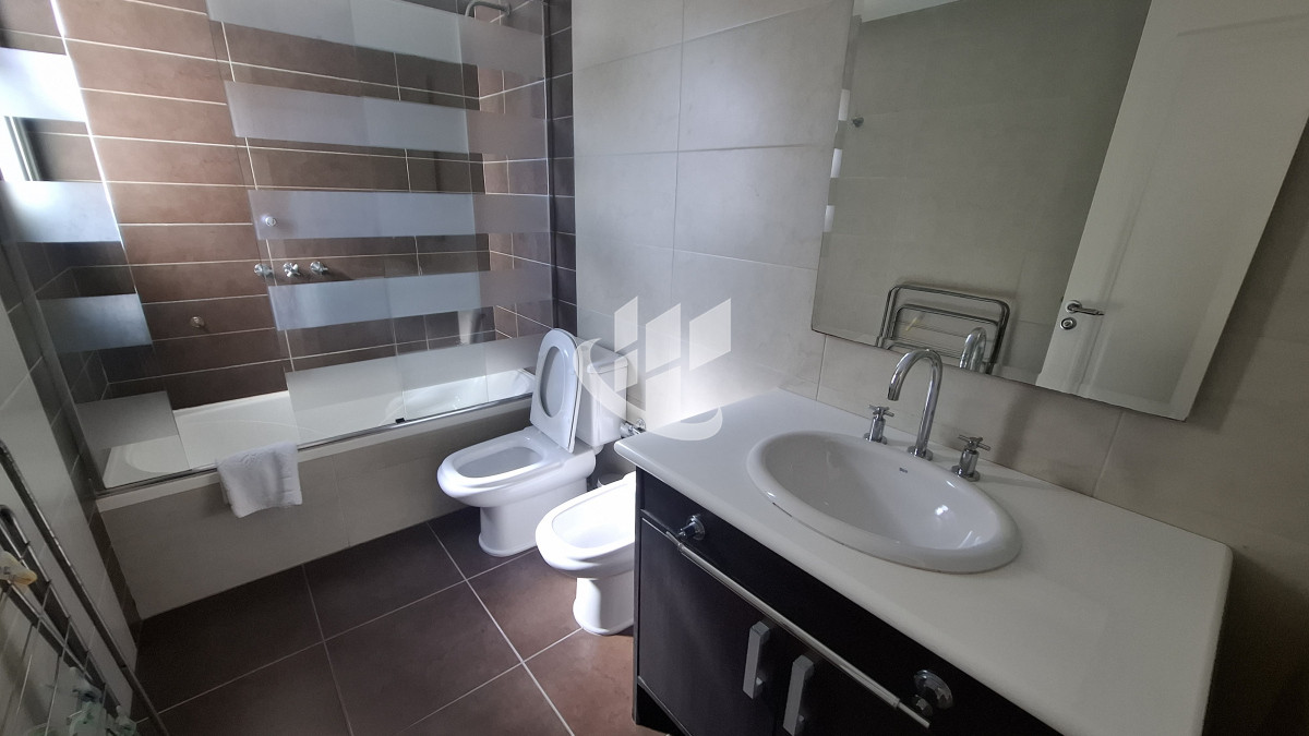 Apartamento ID.2038 - Venta apartamento 3 suites y dep completa, primera línea Brava, Punta del Este