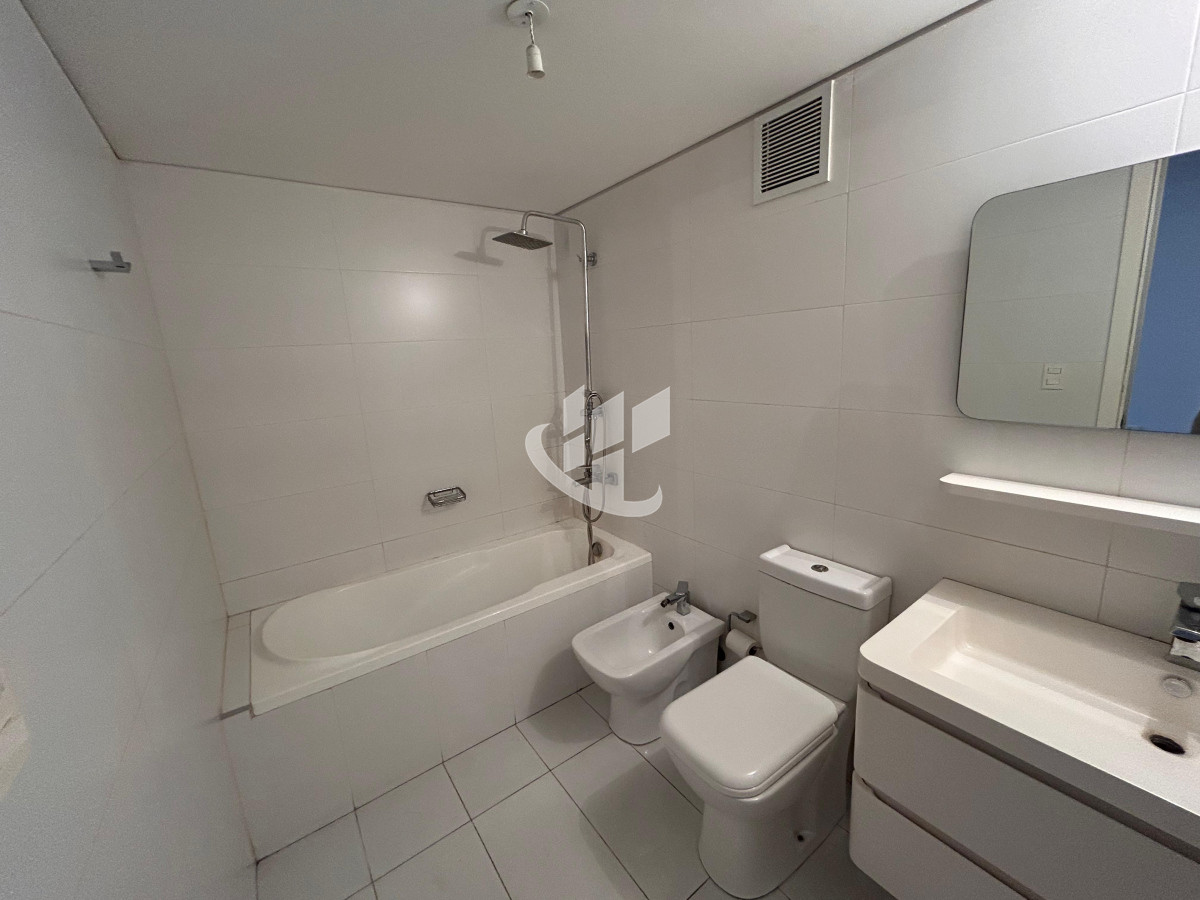Apartamento ID.1896 - Venta de apartamento de 2 dormitorios con garage en Centro, Montevideo