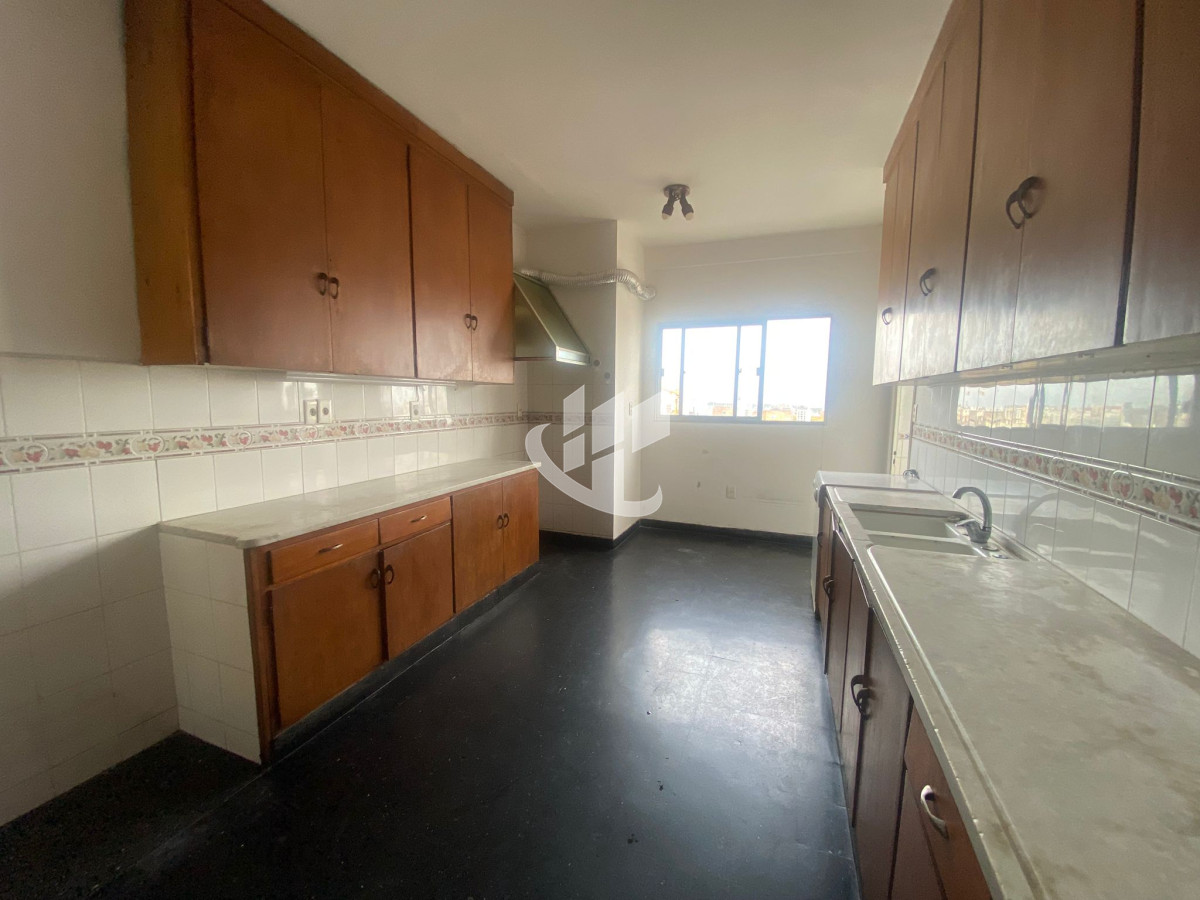 Apartamento ID.1860 - APARTAMENTO DE CATEGORIA 3 DORMITORIOS 2 BAÑOS  Y SERVICIO GARAJE SOBRE 18 DE JULIO