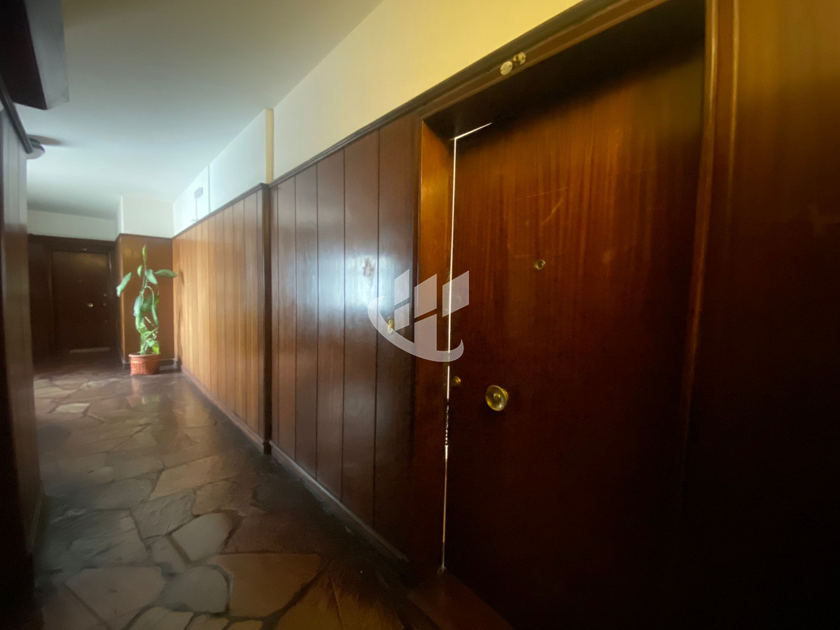 Apartamento ID.1860 - APARTAMENTO DE CATEGORIA 3 DORMITORIOS 2 BAÑOS  Y SERVICIO GARAJE SOBRE 18 DE JULIO