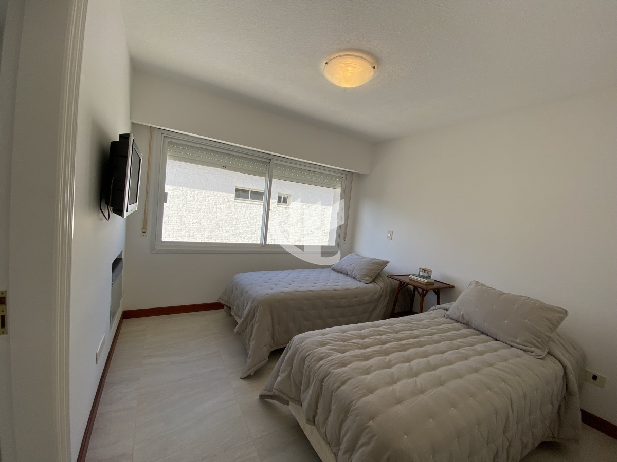 Apartamento ID.1066 - Venta de Penthouse primera línea Playa Brava, Punta del Este 