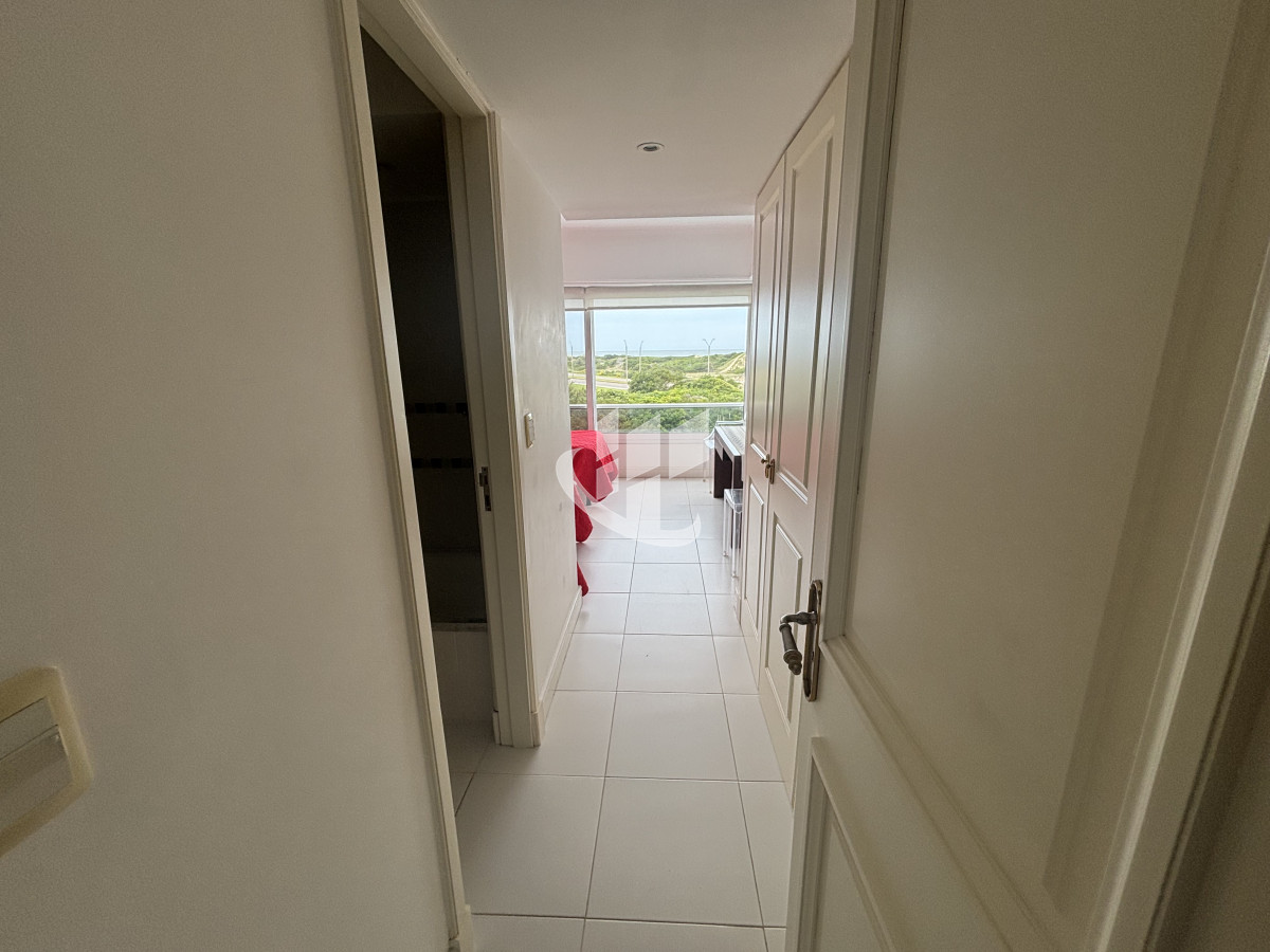 Apartamento ID.2277 - PUNTA DEL ESTE - PLAYA BRAVA - APARTAMENTO DE 4 DORMITORIOS EN SUITE Y DEPENDENCIA - VENTA