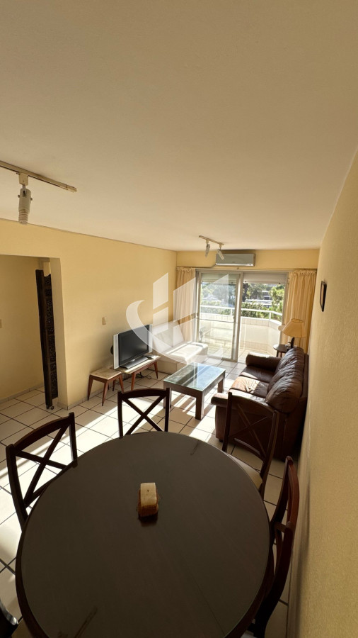 Apartamento ID.1724 - Alquiler  Anual.
