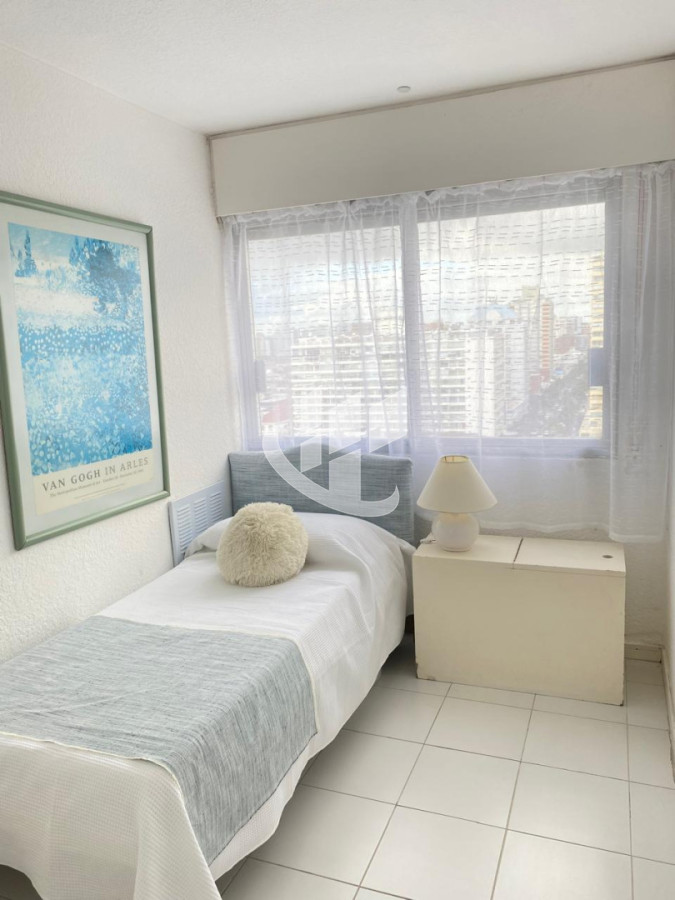Apartamento ID.2403 - Alquiler Verano, 3 dormitorios mas dependencia, con vista, Peninsula, Punta del Este