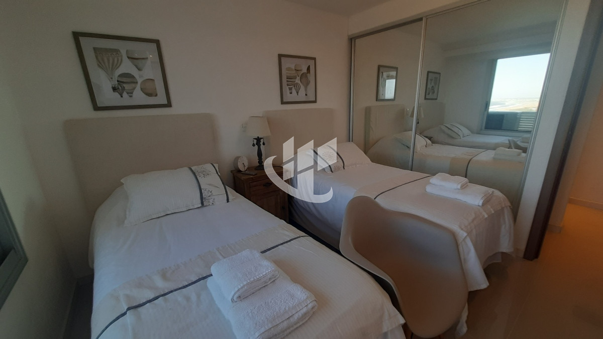 Apartamento ID.894 - Alquiler Temporada, 3 dormitorios y dep, con vista, piso alto, Brava, Punta del Este