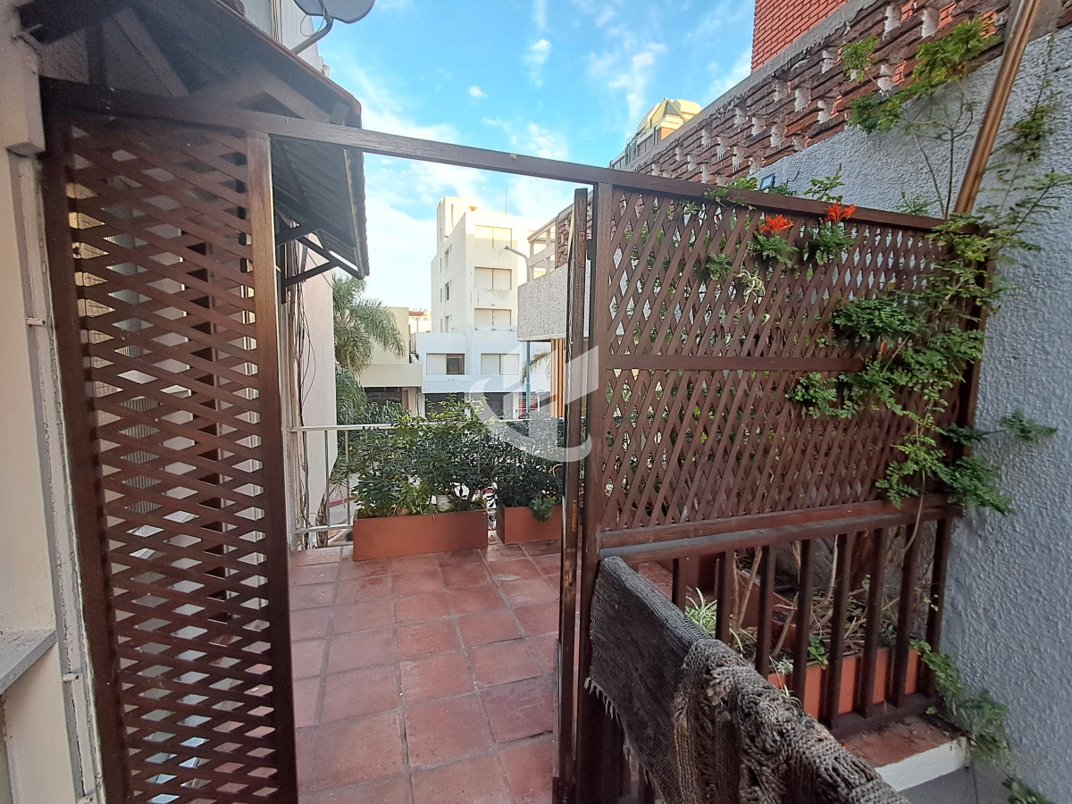 Apartamento ID.1787 - PUNTA DEL ESTE PENINSULA DUPLEX DE 4 DORMITORIOS Y AZOTEA EN VENTA