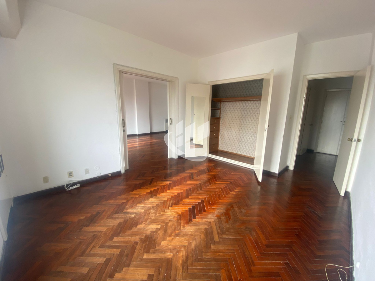 Apartamento ID.1860 - APARTAMENTO DE CATEGORIA 3 DORMITORIOS 2 BAÑOS  Y SERVICIO GARAJE SOBRE 18 DE JULIO
