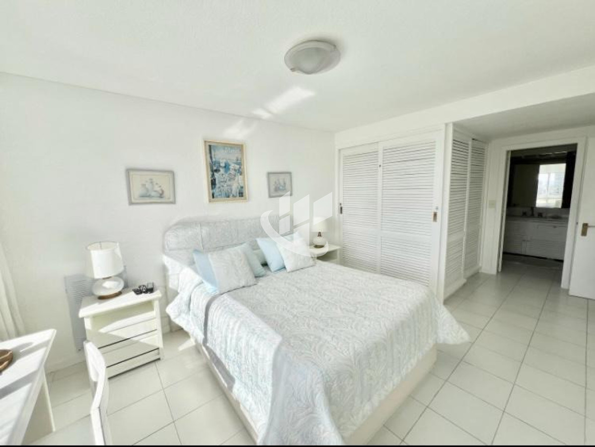 Apartamento ID.2403 - Alquiler Verano, 3 dormitorios mas dependencia, con vista, Peninsula, Punta del Este