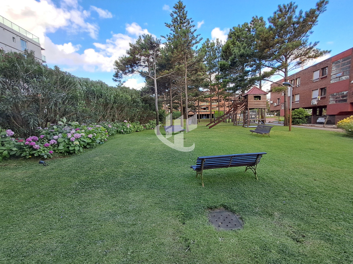 Apartamento ID.2397 - PUNTA DEL ESTE LA PASTORA A METROS DE MANSA 2 DORM Y MEDIO