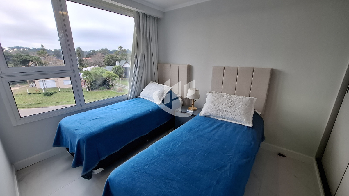 Apartamento ID.2031 - Alquiler Temporal, 2 dormitorios, parrillero propio, 1era linea, Mansa, Punta del Este