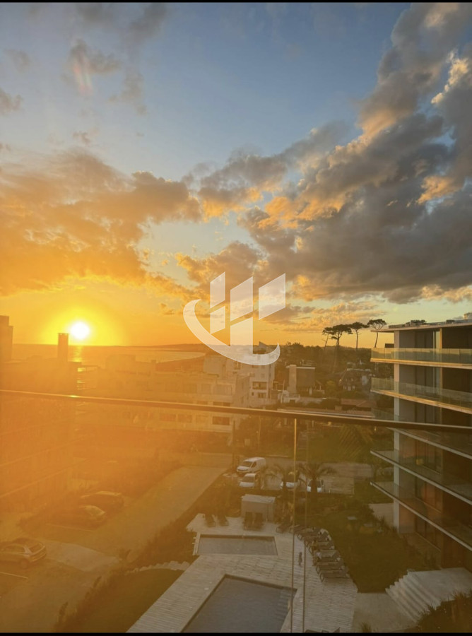 Apartamento ID.2238 - Venta apartamento, 1 dormitorio, 1era linea de mar, Playa Mansa, Punta del Este