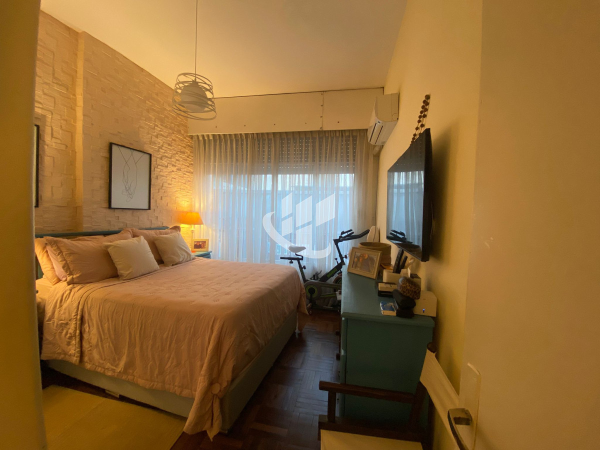 Apartamento ID.1854 - APARTAMENTO EN VENTA CORDON 2 DORMITORIOS Y SERVICIO.