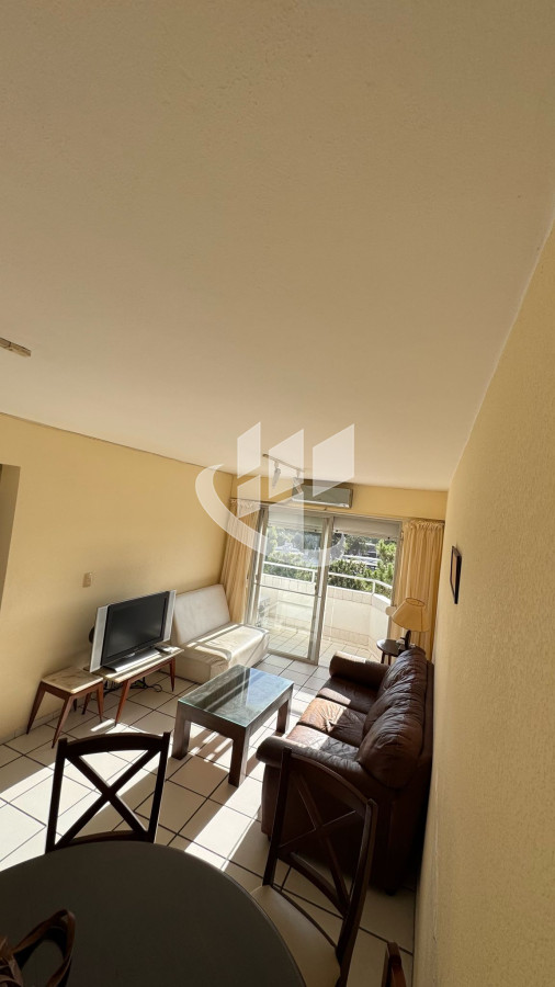 Apartamento ID.1724 - Alquiler  Anual.