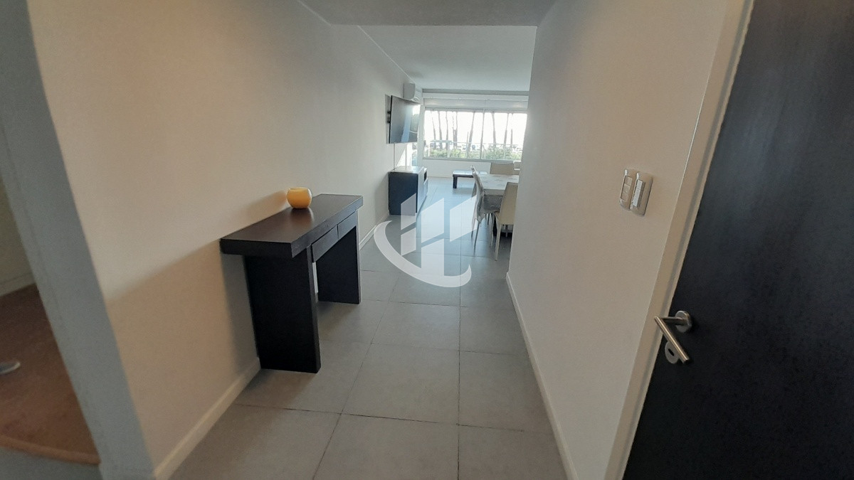 Apartamento ID.1719 - PUNTA DEL ESTE MANSA FRENTE AL MAR! APARTAMENTO DE 2 DORMITORIOS Y DEPENDENCIA EN VENTA! 