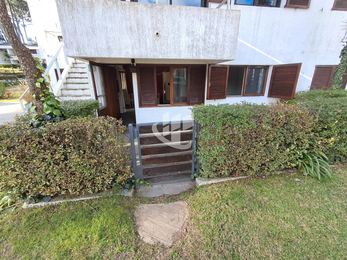 Apartamento ID.1387 - PUNTA DEL ESTE SOBRE AV ROOSEVELT 1 DORMITORIO Y MEDIO PARRILLERO VENTA