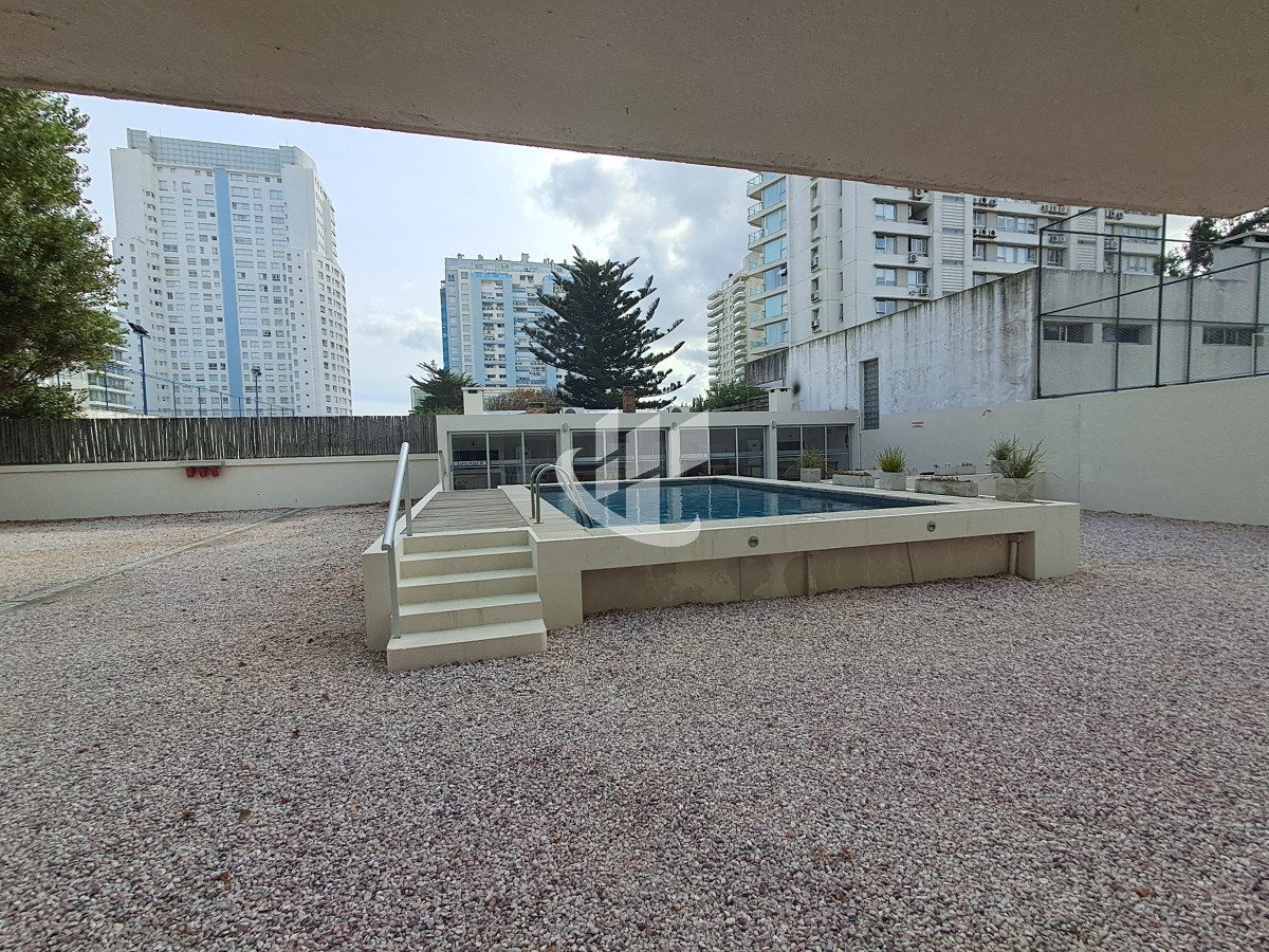 Apartamento ID.1753 - PUNTA DEL ESTE MANSA ZONA ENJOY 1 DORMITORIO BALCON COCHERA PISCINA