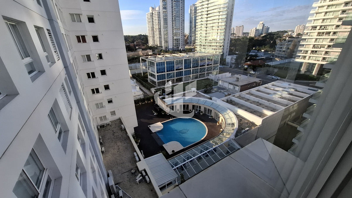 Apartamento ID.2036 - Alquiler Anual, 4 dormitorios, 5 baños, primera linea, Mansa, Punta del Este