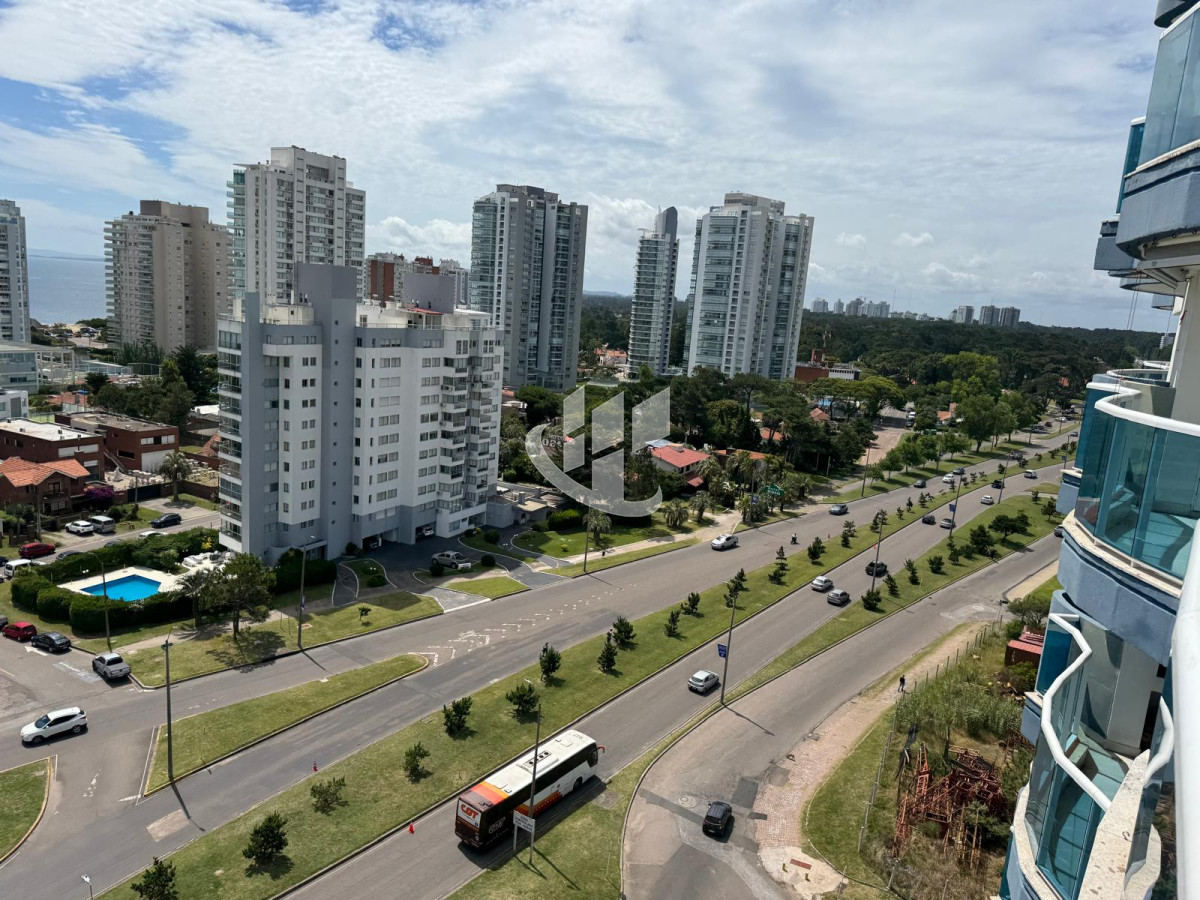 Apartamento ID.1604 - PUNTA DEL ESTE MANSA APARTAMENTO DE 3 DORMITORIOS DEPENDENCIA PARRILLERO AMENITIES