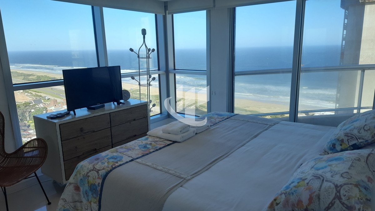 Apartamento ID.894 - Alquiler Temporada, 3 dormitorios y dep, con vista, piso alto, Brava, Punta del Este