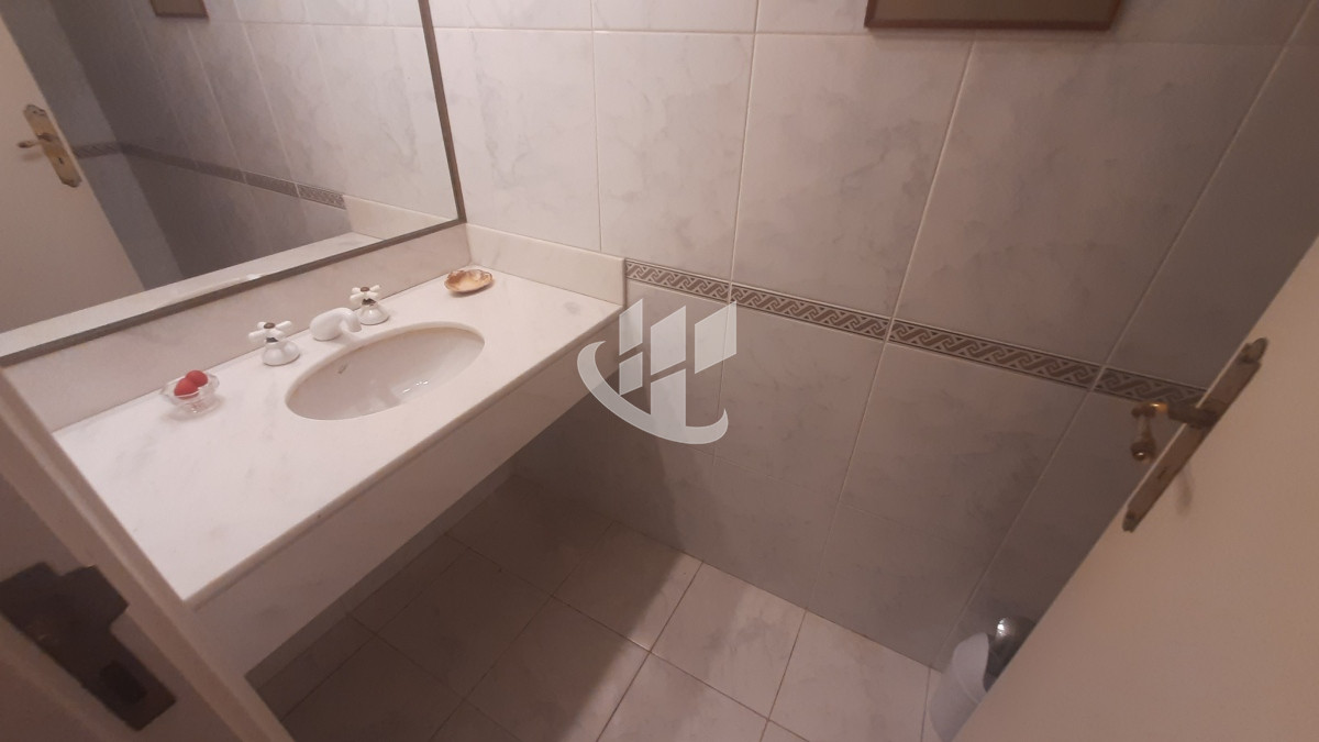 Apartamento ID.828 - Alquiler de Verano, 4 dormitorios mas dep, 1era linea al mar, Rincon del Indio, Punta del Este