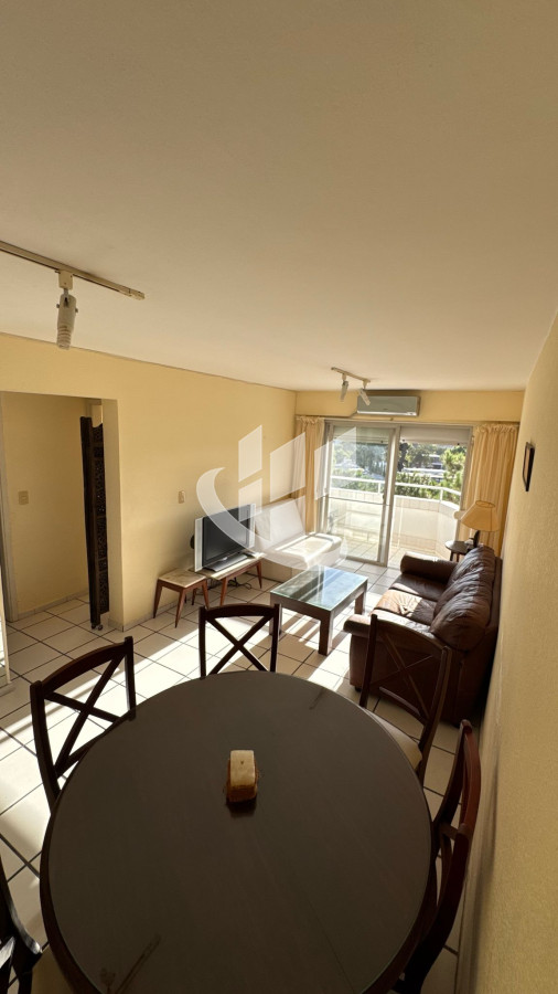 Apartamento ID.1724 - Alquiler  Anual.