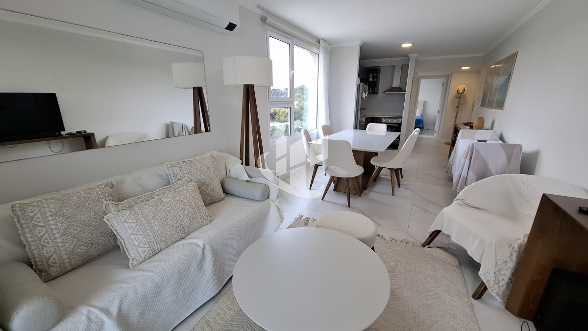 Apartamento ID.2031 - Alquiler Temporal, 2 dormitorios, parrillero propio, 1era linea, Mansa, Punta del Este
