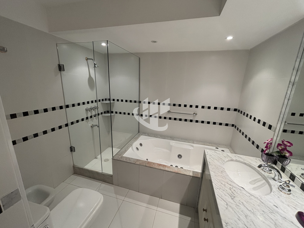 Apartamento ID.2277 - PUNTA DEL ESTE - PLAYA BRAVA - APARTAMENTO DE 4 DORMITORIOS EN SUITE Y DEPENDENCIA - VENTA