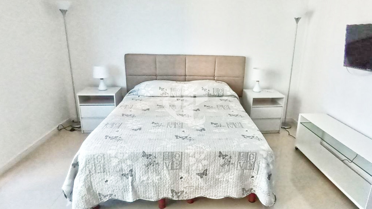 Apartamento ID.124 - Alquiler anual, monoambiente, piso alto, vista al mar, Punta del Este