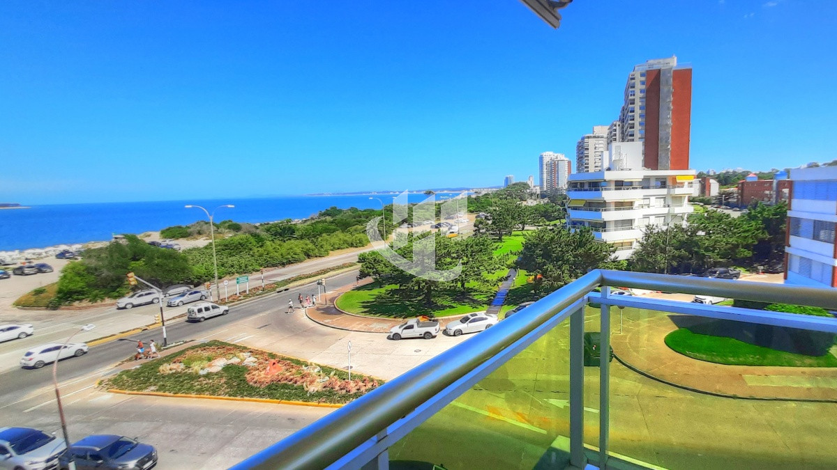 Apartamento ID.106 - Alquiler Temporal, 1era linea, playa Mansa, a metros del Casino, Punta del Este