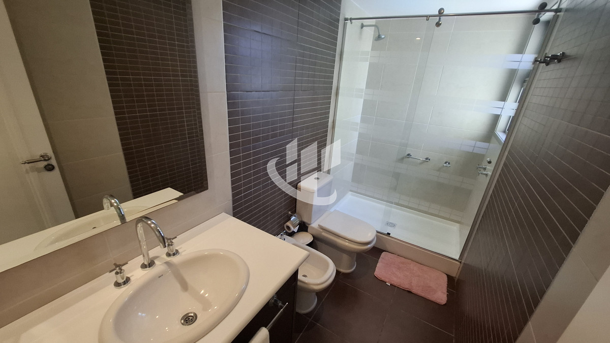 Apartamento ID.2038 - Venta apartamento 3 suites y dep completa, primera línea Brava, Punta del Este