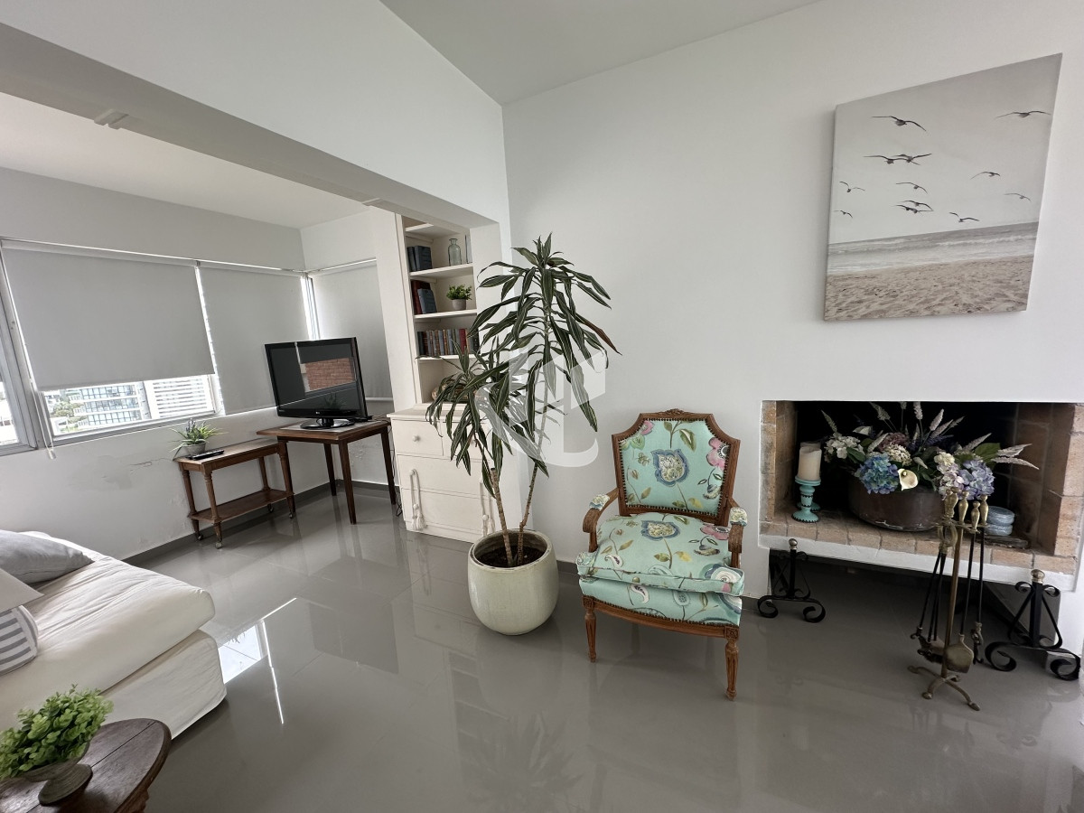 Apartamento ID.1906 - Frente al mar. Apartamento en alquiler anual de 3 dormitorios en Punta del Este 