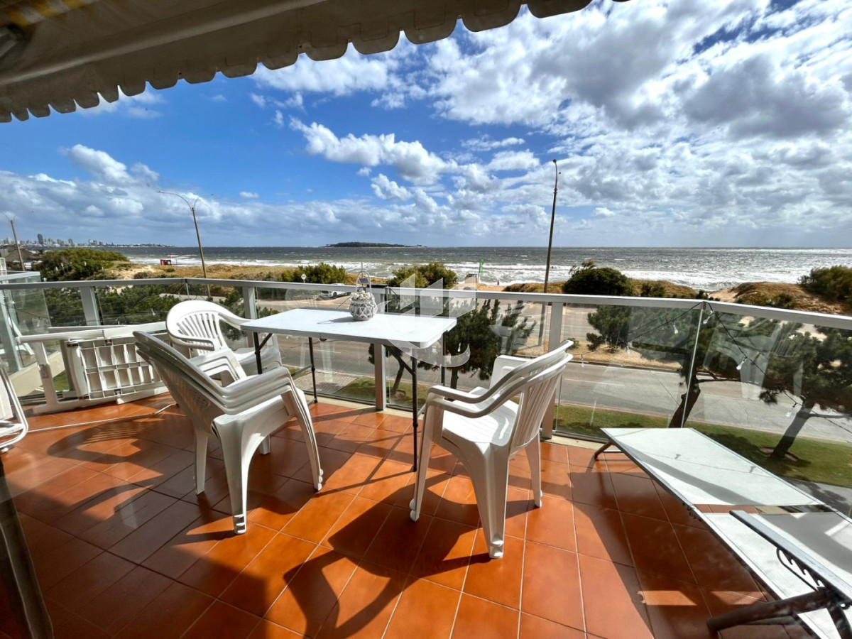Apartamento ID.2408 - Alquiler Temporal 2 dormitorios Primera Linea Playa Mansa, Punta Del Este