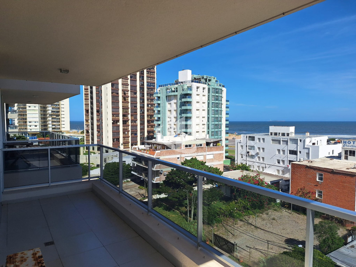 Apartamento ID.1405 - PUNTA DEL ESTE A METROS DE LA BRAVA 2 DORMITORIOS 2 BAÑOS GARAGE EN VENTA