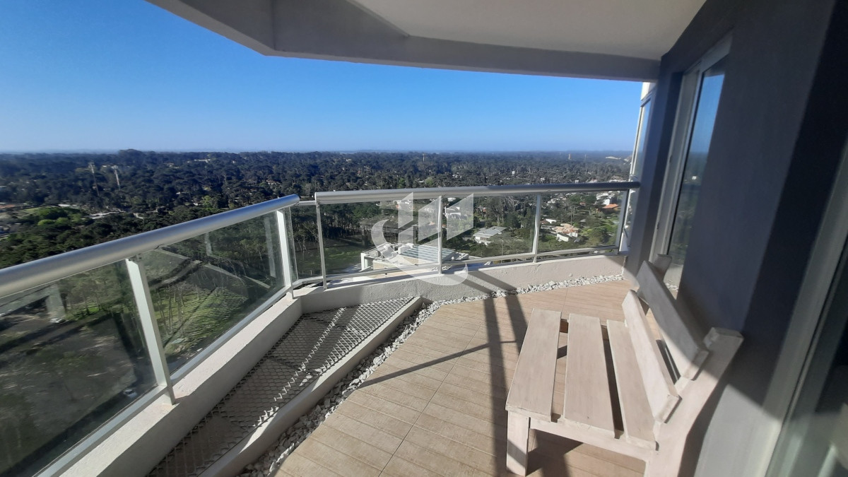 Apartamento ID.896 - Alquiler temporario, 2 dormitorios mas dependencia, piso alto, vista, Brava, Punta del Este.