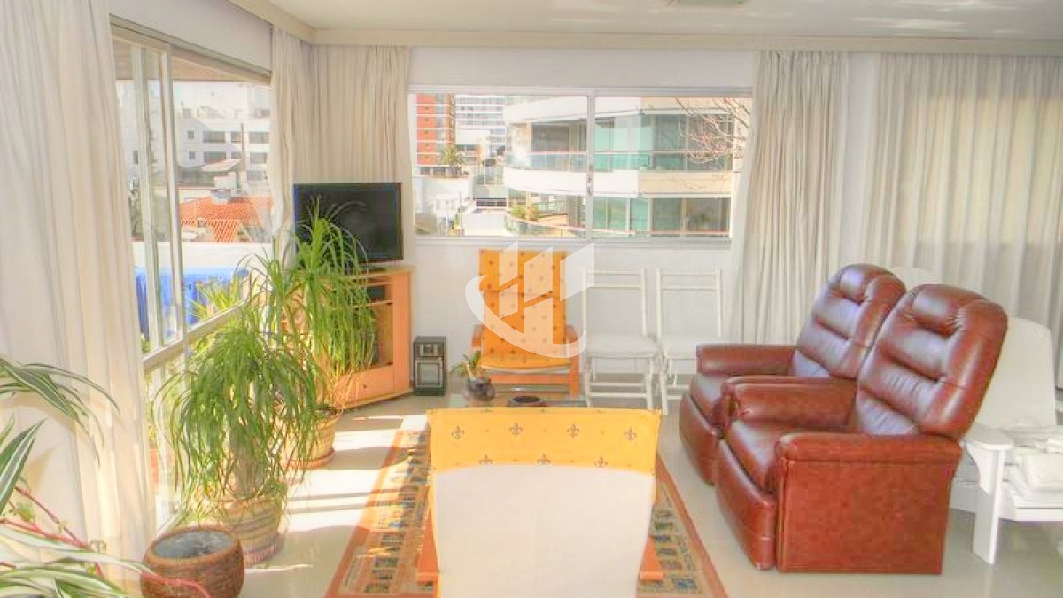 Apartamento ID.163 - Apartamento en venta, 4 dormitorios mas de, 1era línea, Puerto, Punta del Este.