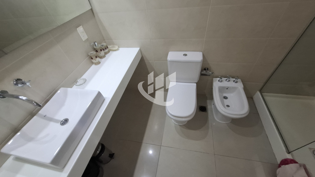 Apartamento ID.2040 - Venta departamento, primera linea 4 suites, Brava, Punta del Este
