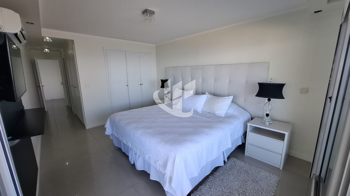 Apartamento ID.2040 - Venta departamento, primera linea 4 suites, Brava, Punta del Este