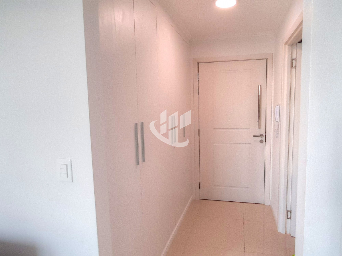 Apartamento ID.124 - Alquiler anual, monoambiente, piso alto, vista al mar, Punta del Este