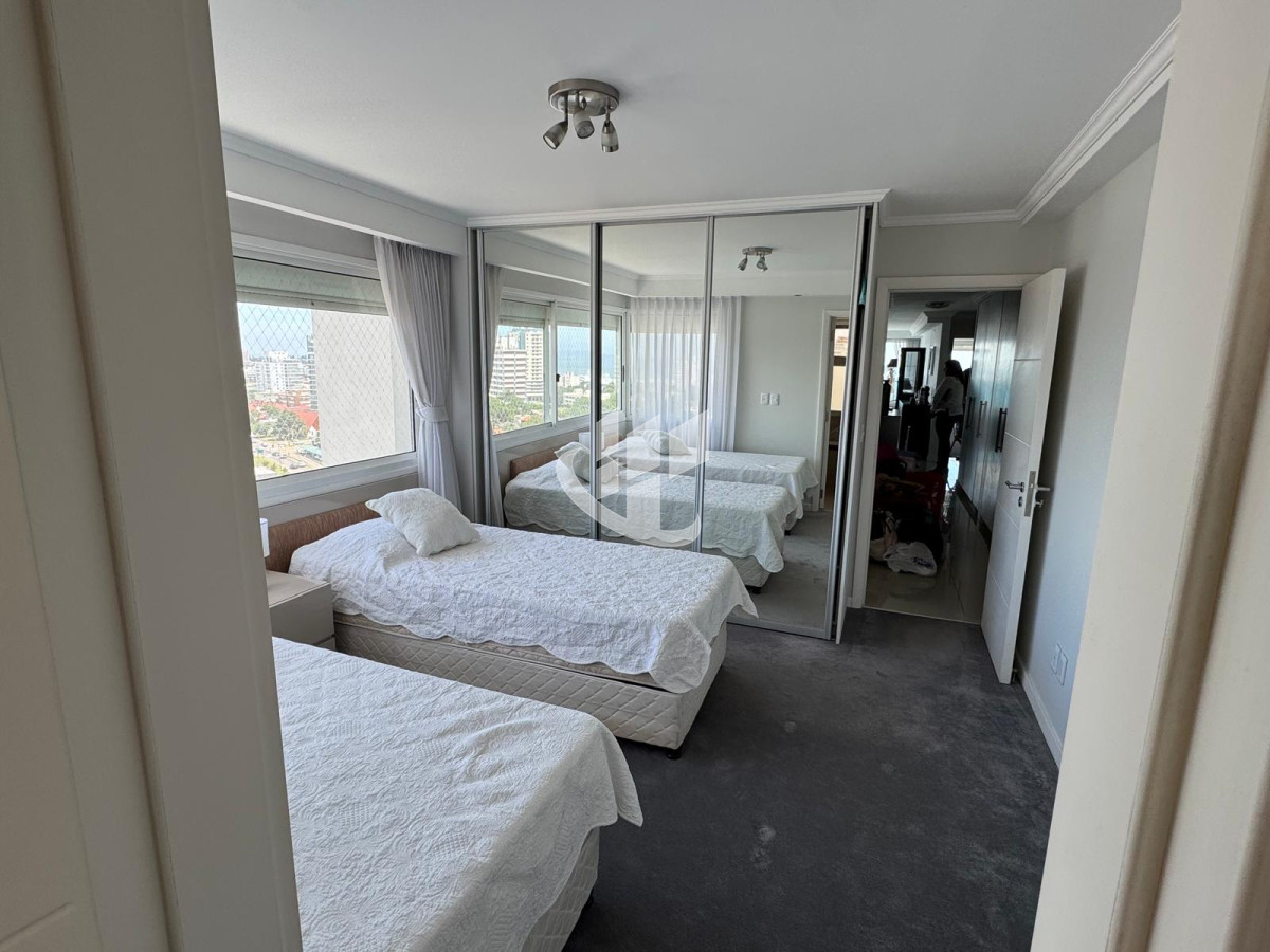 Apartamento ID.1604 - PUNTA DEL ESTE MANSA APARTAMENTO DE 3 DORMITORIOS DEPENDENCIA PARRILLERO AMENITIES