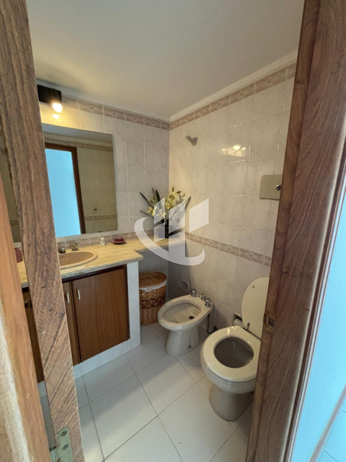 Apartamento ID.2453 - PUNTA DEL ESTE CHIVERTA APTO CON SERVICIOS DE 3 DORMITORIOS EN SUITE, GARAGE , DEP DE SERCVICIO
