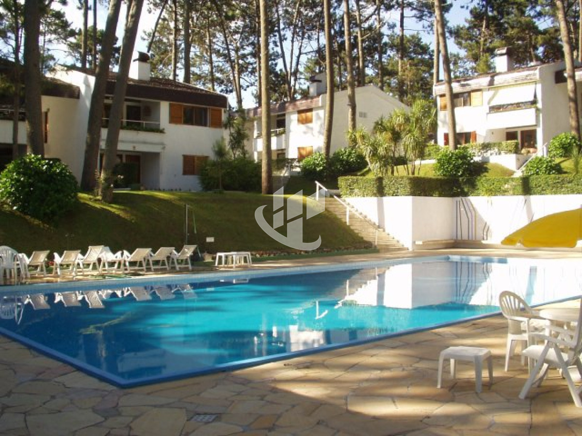 Apartamento ID.1387 - PUNTA DEL ESTE SOBRE AV ROOSEVELT 1 DORMITORIO Y MEDIO PARRILLERO VENTA