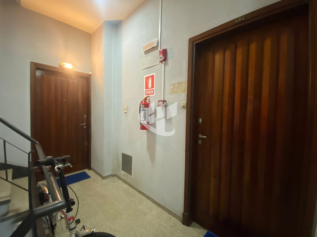 Apartamento ID.1854 - APARTAMENTO EN VENTA CORDON 2 DORMITORIOS Y SERVICIO.
