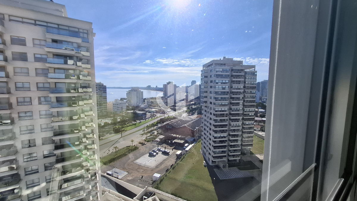 Apartamento ID.2039 - Venta apartamento 3 suites y dependencia completa, primera línea Brava, Punta del Este