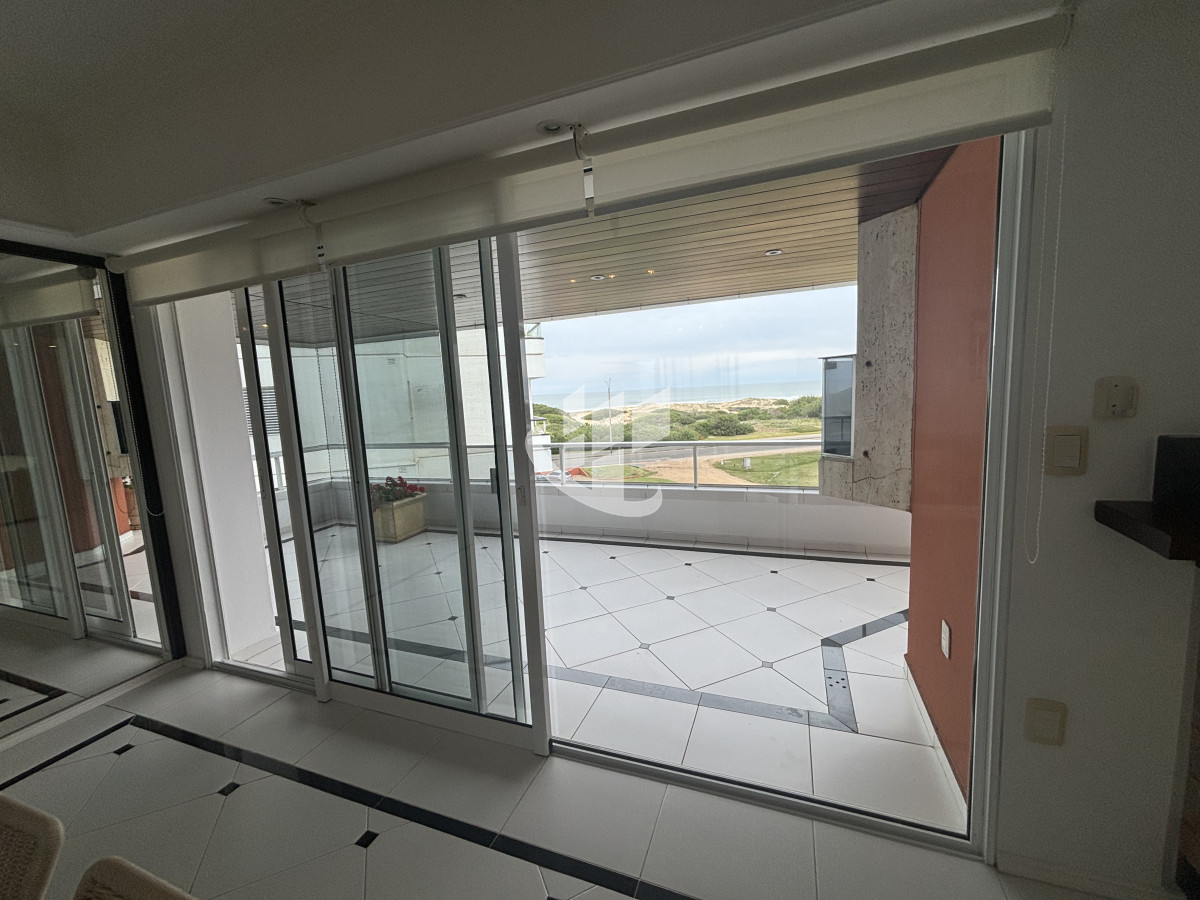 Apartamento ID.2277 - PUNTA DEL ESTE - PLAYA BRAVA - APARTAMENTO DE 4 DORMITORIOS EN SUITE Y DEPENDENCIA - VENTA