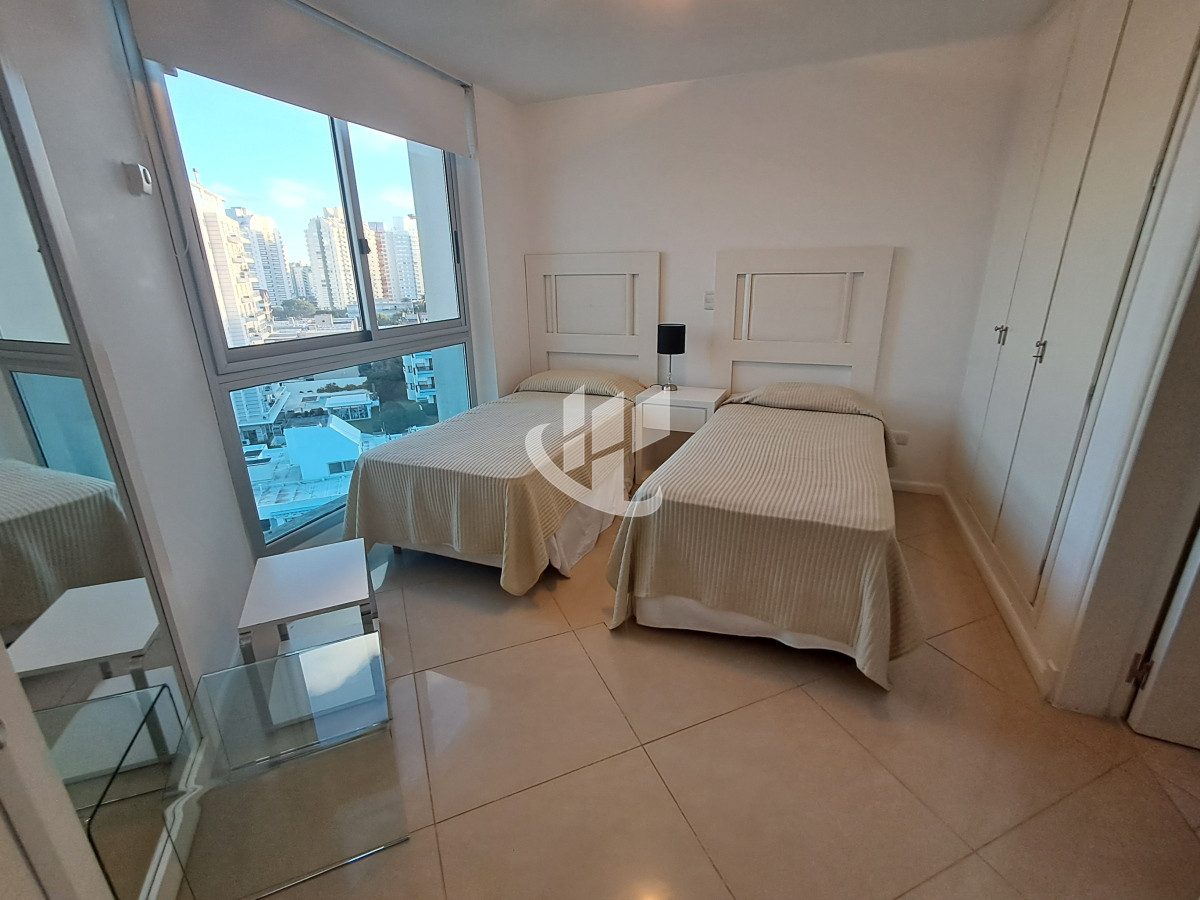 Apartamento ID.1920 - PUNTA DEL ESTE BRAVA EXCWLWNTE VISTA 3 DORMITORIOS Y DEPENDENCIA