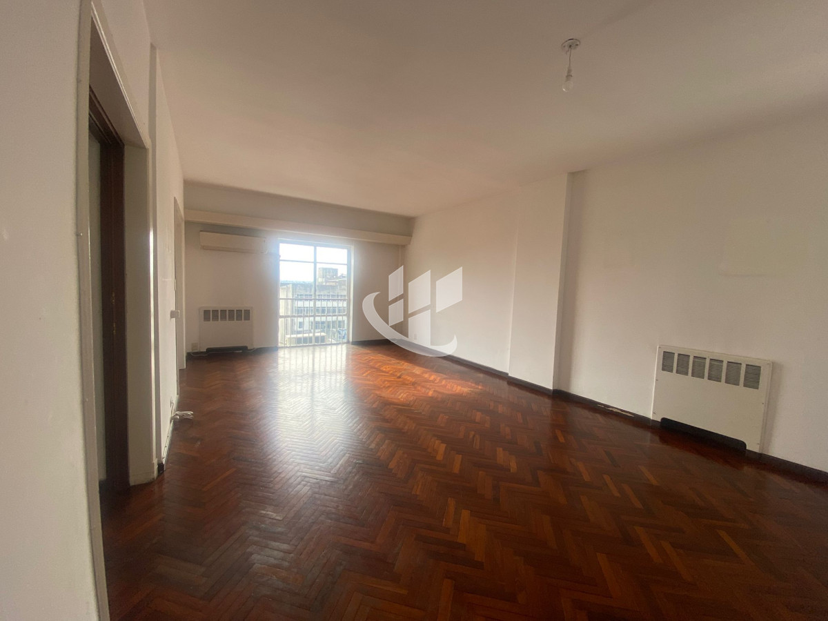 Apartamento ID.1860 - APARTAMENTO DE CATEGORIA 3 DORMITORIOS 2 BAÑOS  Y SERVICIO GARAJE SOBRE 18 DE JULIO
